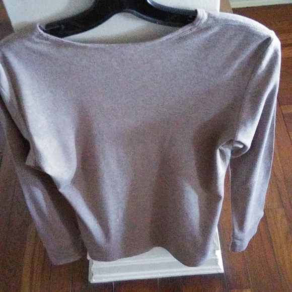 GAP WOMEN'S LONG SLEEVE CREWNECK TEE SHIRT,FITTED/CLINGY, COLOR-TAUPE,S-MED - Picture 2 of 9